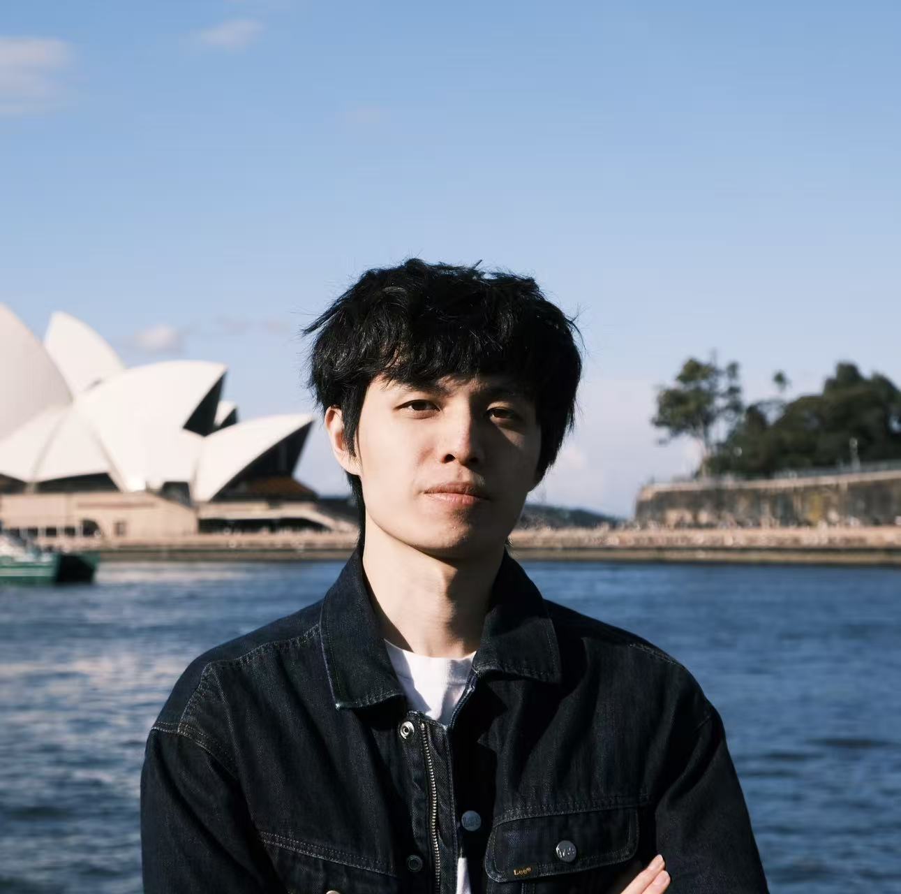 Li Chenxuan portrait, Sydney Opera House in background